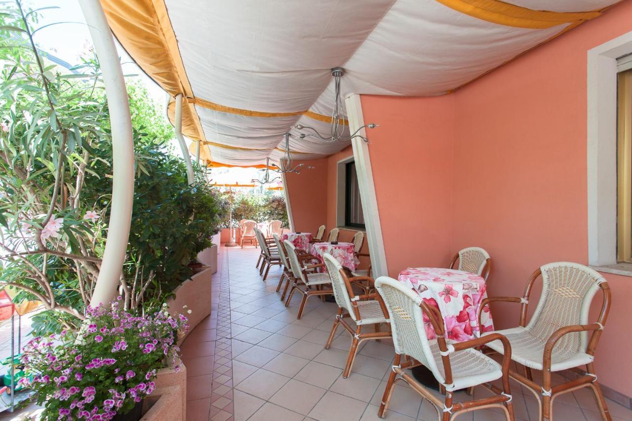 Hotel Joli Cesena Bagian luar foto