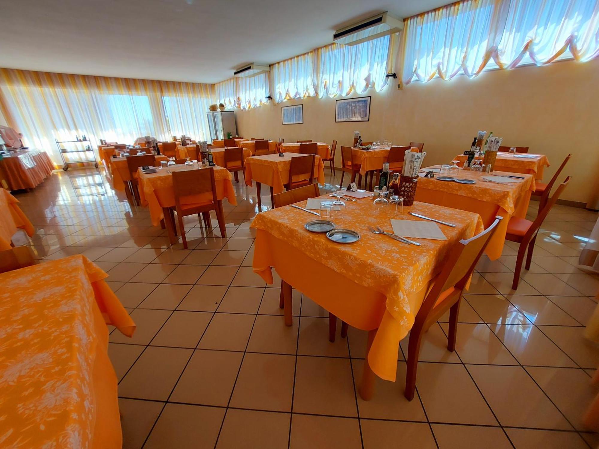 Hotel Joli Cesena Bagian luar foto