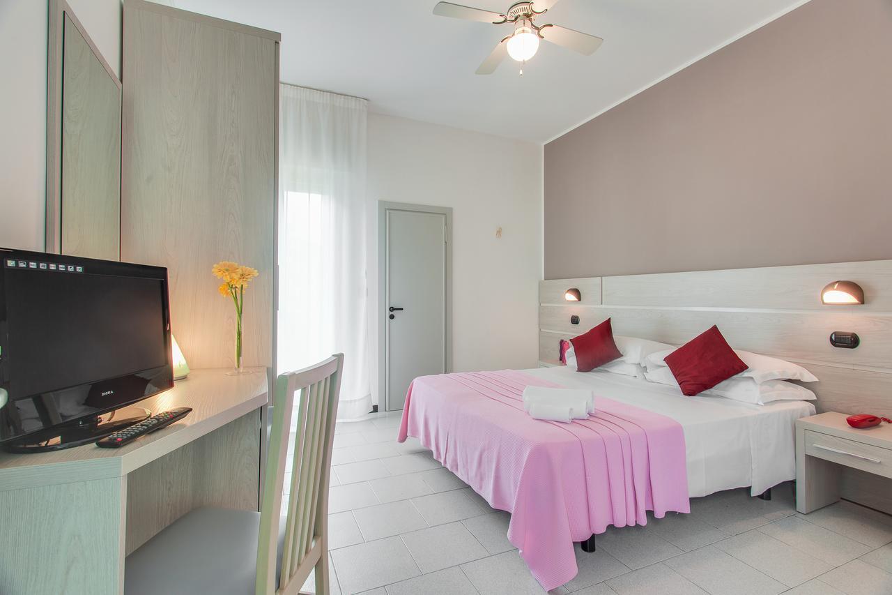 Hotel Joli Cesena Bagian luar foto